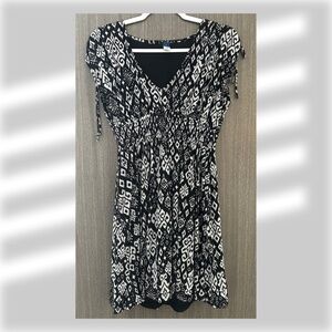 Old Navy Dress • Like New • Black and White • Size M